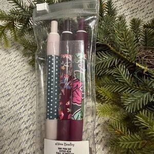NWT! Vera Bradley set of 3 ballpoint pens in gift set. Brand new.